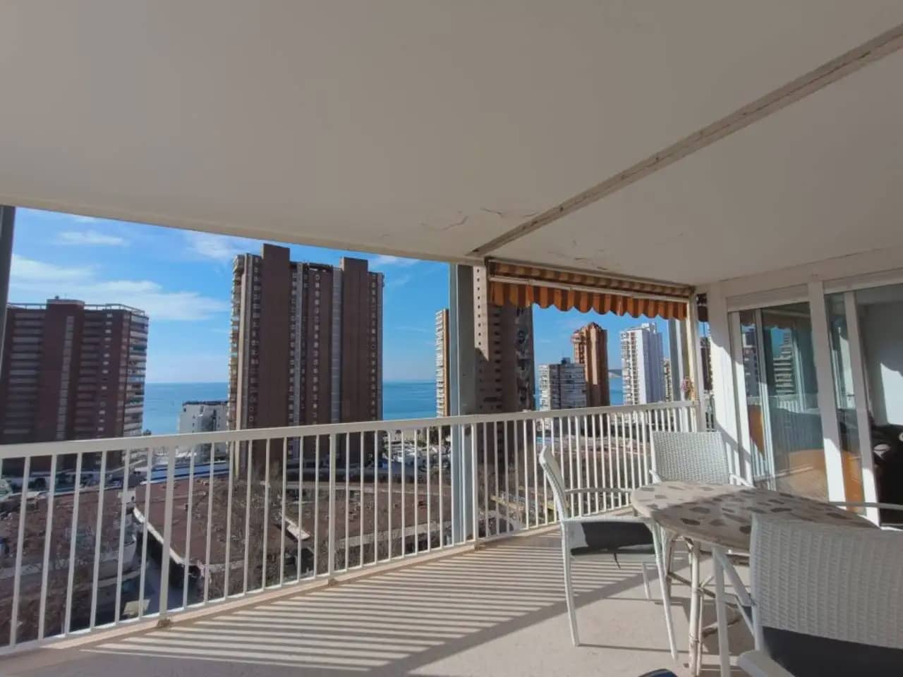 3 Zimmer Strandapartment zu verkaufen in Benidorm mit Pool Garage - 485.000 € (Ref: 10059568)