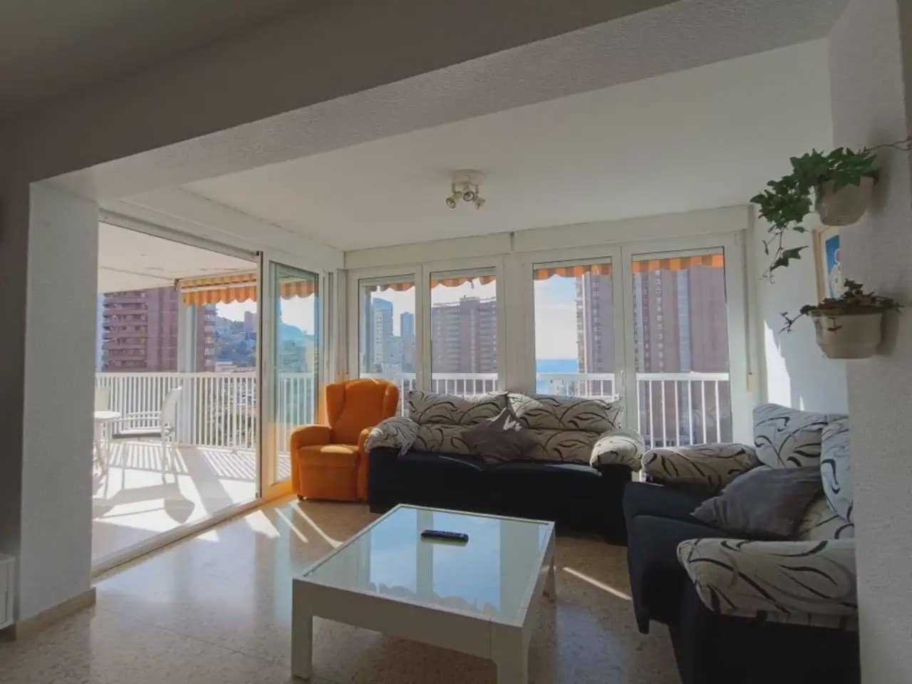 3 Zimmer Strandapartment zu verkaufen in Benidorm mit Pool Garage - 485.000 € (Ref: 10059568)