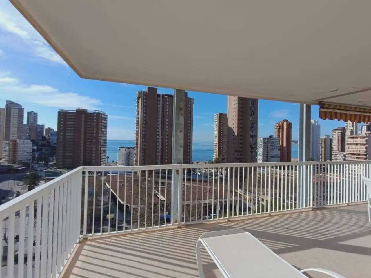 3 Zimmer Strandapartment zu verkaufen in Benidorm mit Pool Garage - 485.000 € (Ref: 10059568)