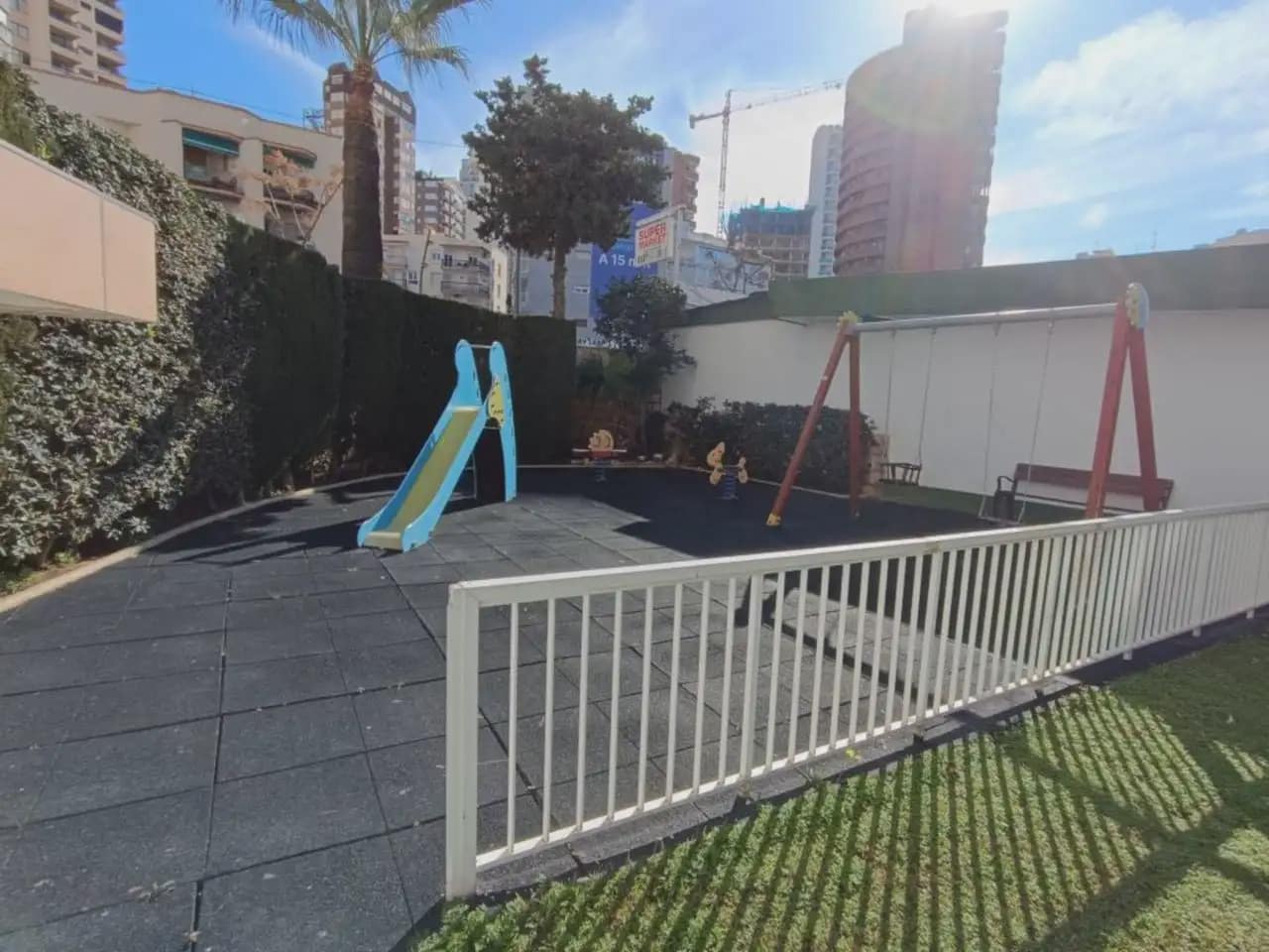 3 Zimmer Strandapartment zu verkaufen in Benidorm mit Pool Garage - 485.000 € (Ref: 10059568)