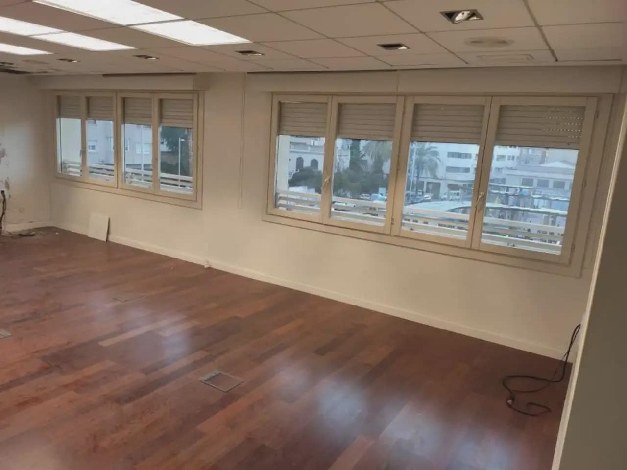 Büro zu vermieten in Elda - 1.200 € (Ref: 10059578)