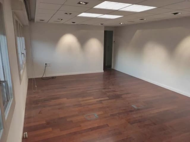 Büro zu vermieten in Elda - 1.200 € (Ref: 10059578)