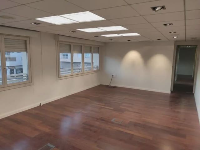 Büro zu vermieten in Elda - 1.200 € (Ref: 10059578)