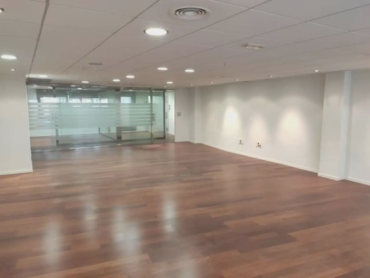 Büro zu vermieten in Elda - 900 € (Ref: 10059579)