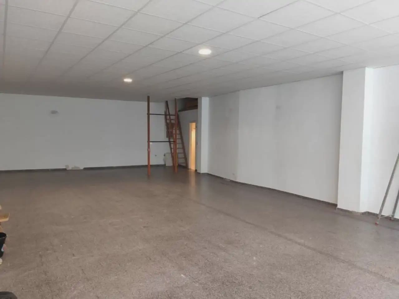 Kommersiell att hyra i Elda - 1 500 € (Ref: 10059581)