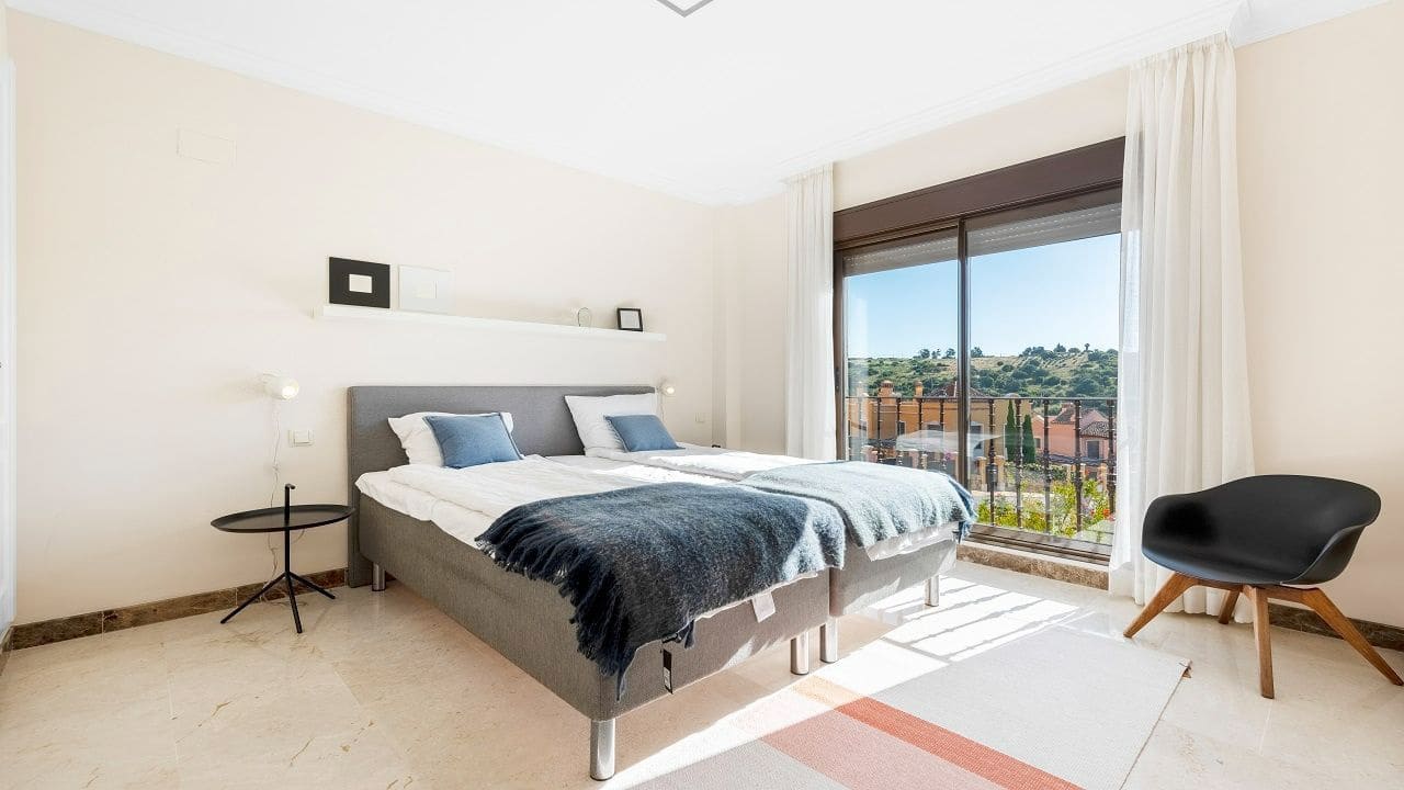 Chalet de 3 habitaciones en Estepona en venta con piscina garaje - 977.500 € (Ref: 6859404)