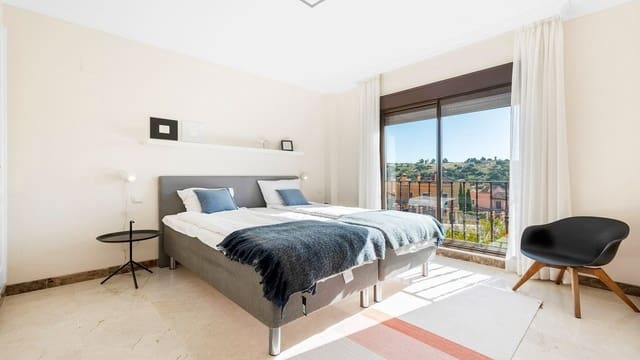 Chalet de 3 habitaciones en Estepona en venta con piscina garaje - 977.500 € (Ref: 6859404)