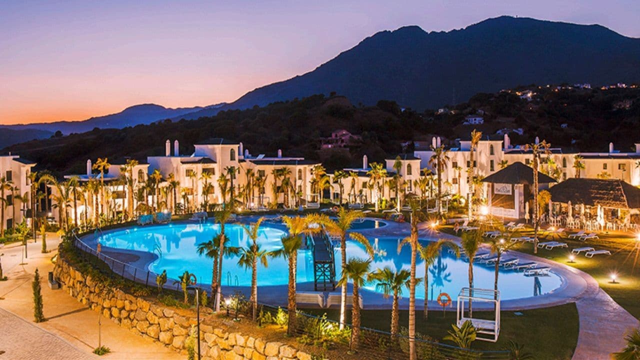 3 bedroom Apartment for sale in Estepona with pool garage - € 750,246 (Ref: 6903349)