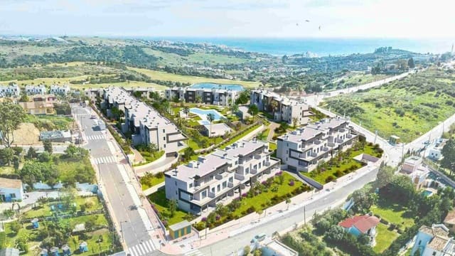 3 chambre Appartement à vendre à Estepona avec piscine garage - 385 000 € (Ref: 6903359)