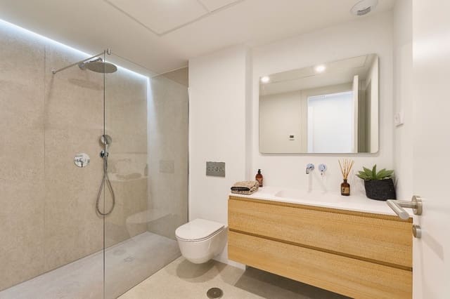 Apartamento de 2 habitaciones en Fuengirola en venta con piscina garaje - 669.000 € (Ref: 7715149)