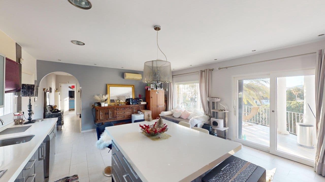 4 soveværelse Villa til salg i Benajarafe med swimmingpool garage - € 670.000 (Ref: 8654582)