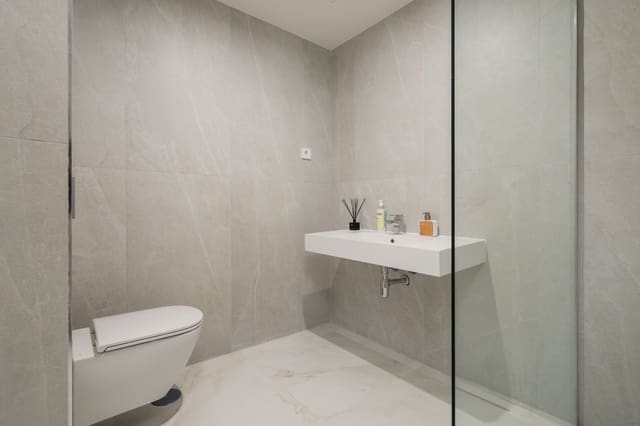 3 Zimmer Penthouse zu verkaufen in Estepona mit Pool Garage - 755.000 € (Ref: 9290988)