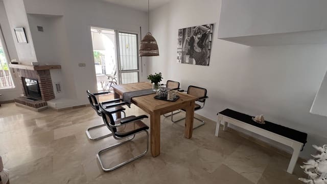 4 makuuhuone Omakotitalo myytävänä paikassa Alhaurín el Grande mukana uima-altaan - 375 000 € (Ref: 9361948)