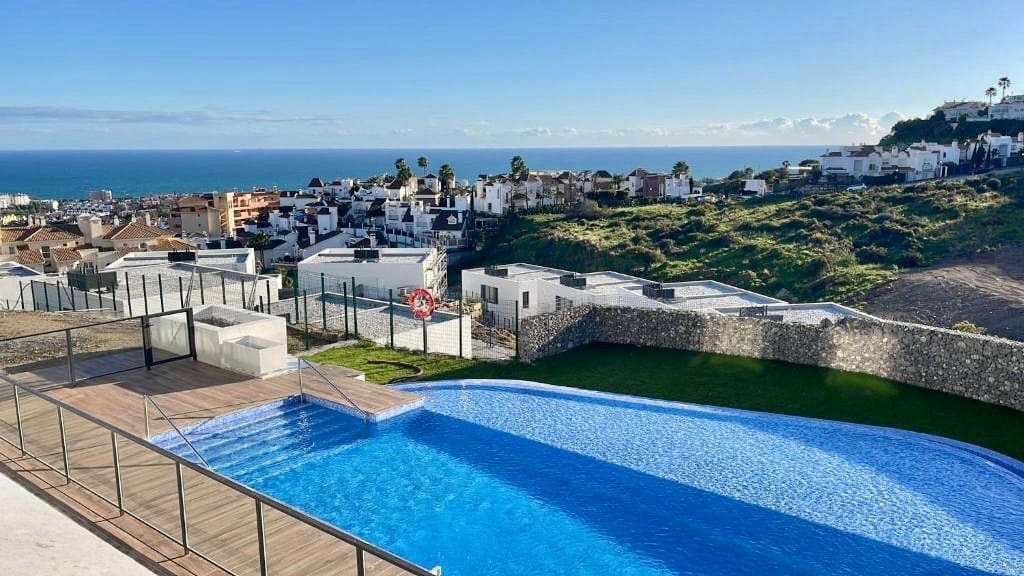 Chalet de 3 habitaciones en Mijas Costa en venta con piscina garaje - 629.000 € (Ref: 9526130)