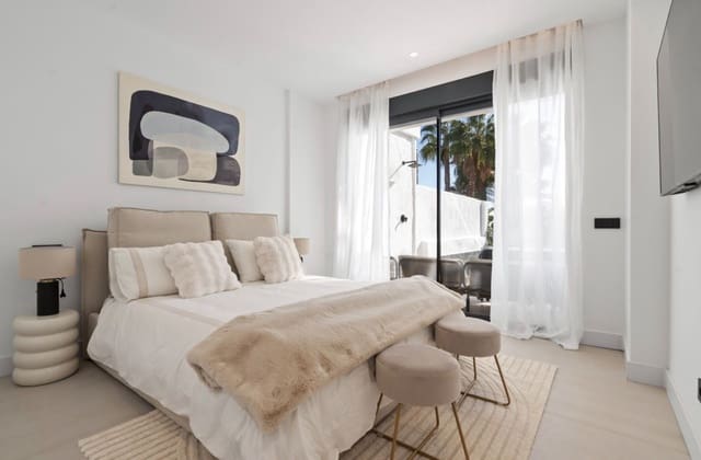 3 sovrum Takvåning till salu i Estepona med pool garage - 799 000 € (Ref: 9735163)