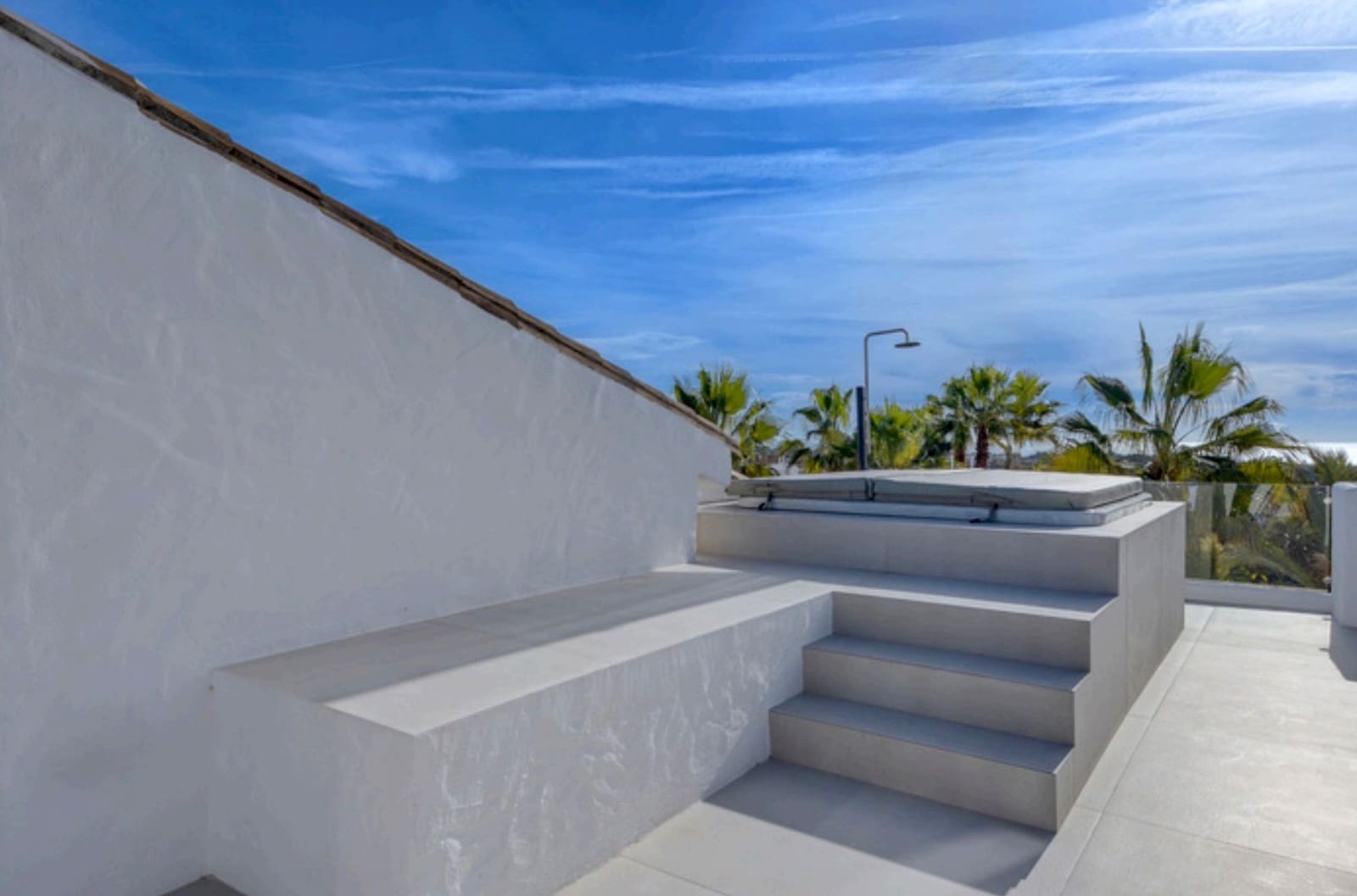 3 sovrum Takvåning till salu i Estepona med pool garage - 799 000 € (Ref: 9735163)