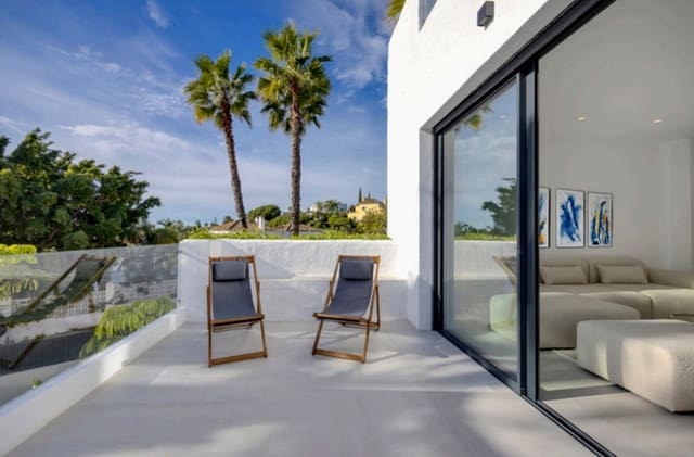3 sovrum Takvåning till salu i Estepona med pool garage - 799 000 € (Ref: 9735163)