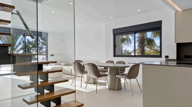 3 sovrum Takvåning till salu i Estepona med pool garage - 799 000 € (Ref: 9735163)