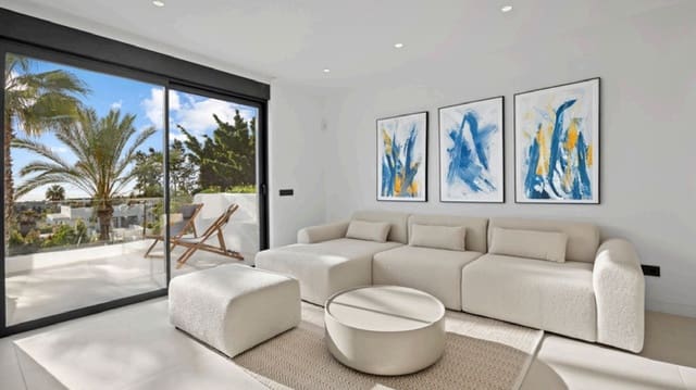 3 sovrum Takvåning till salu i Estepona med pool garage - 799 000 € (Ref: 9735163)