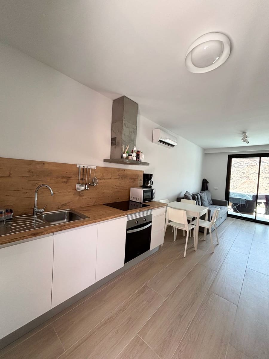 1 makuuhuone Huoneisto vuokrattavana paikassa Puerto Rico mukana uima-altaan 
autotalli - 1 300 € (Ref: 10002583)