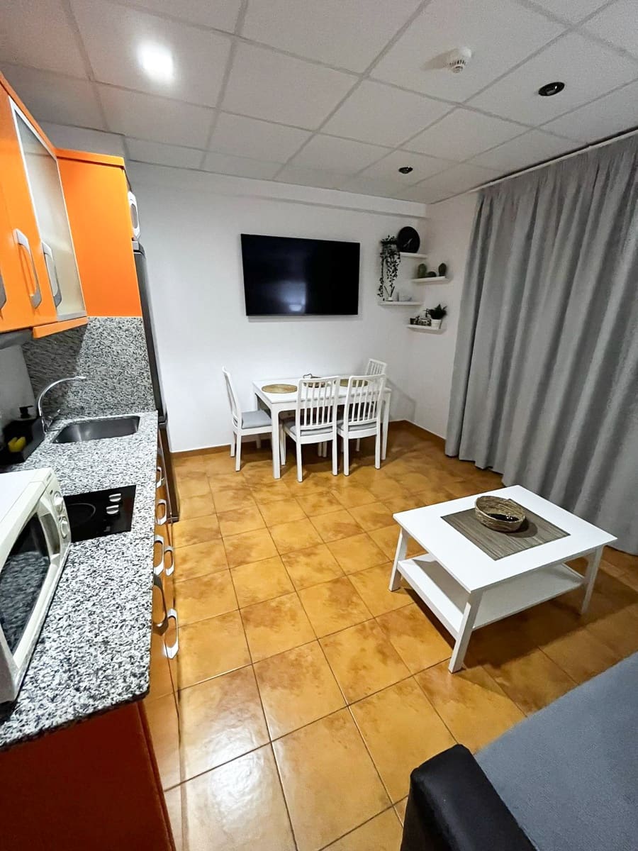 1 sovrum Lägenhet att hyra i Patalavaca med pool - 1 600 € (Ref: 7873456)