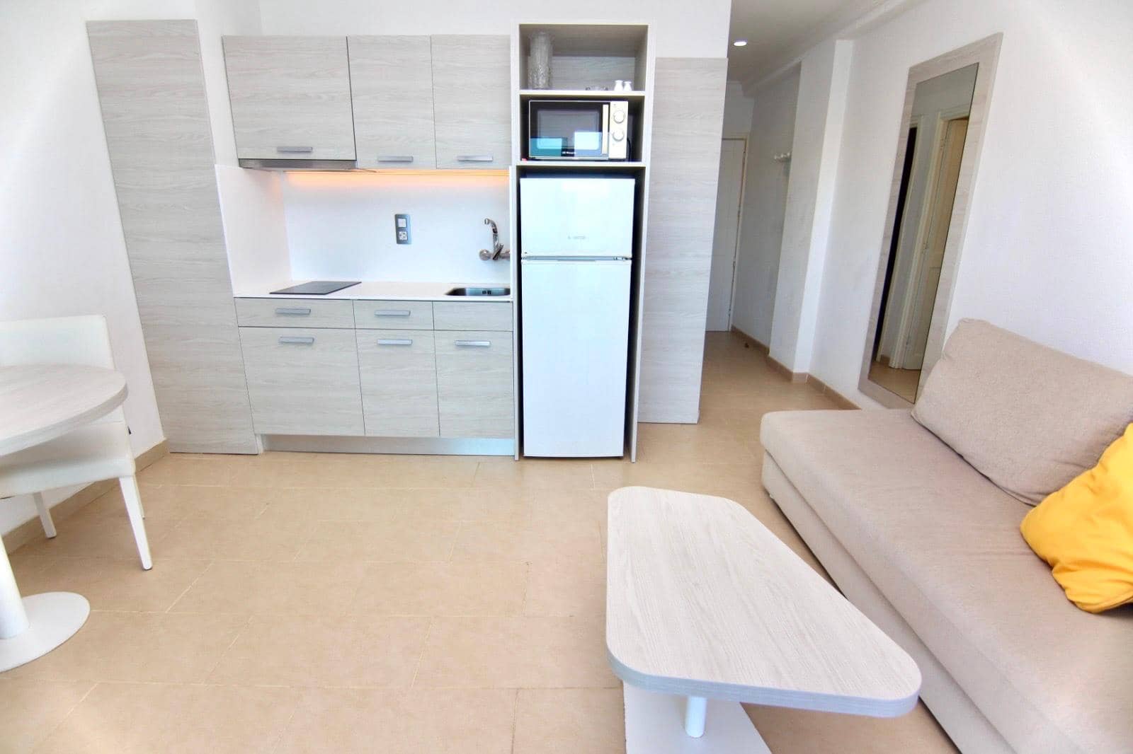 1 sovrum Lägenhet att hyra i Patalavaca med pool - 1 600 € (Ref: 7873456)