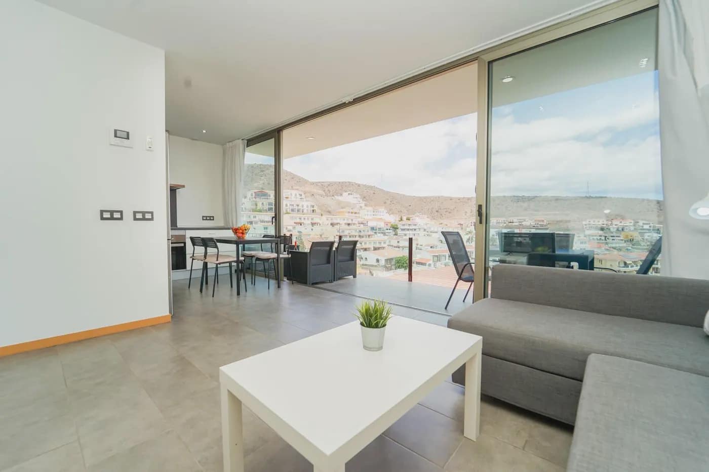 2 soveværelse Lejlighed til salg i Arguineguin med swimmingpool garage - € 390.000 (Ref: 8028650)