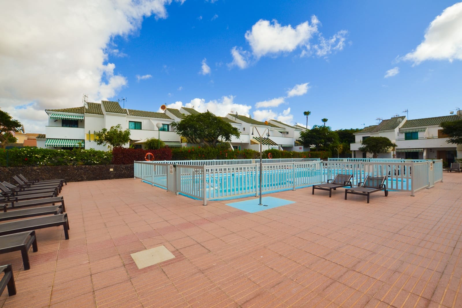 1 soveværelse Lejlighed til leje i Sonneland med swimmingpool - € 1.000 (Ref: 8069011)