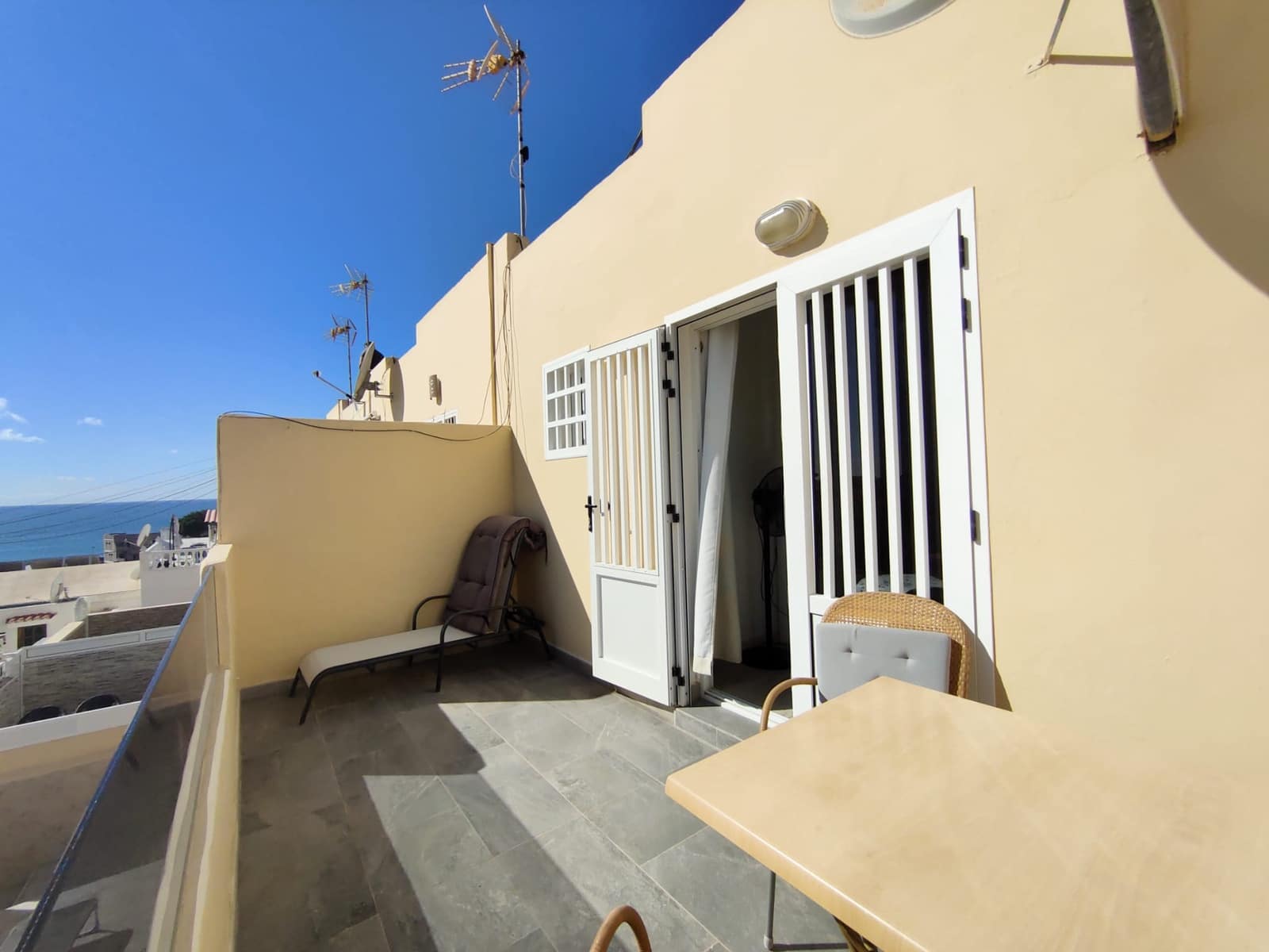 2 soverom Leilighet til leie i Arguineguin - € 1 200 (Ref: 8070023)