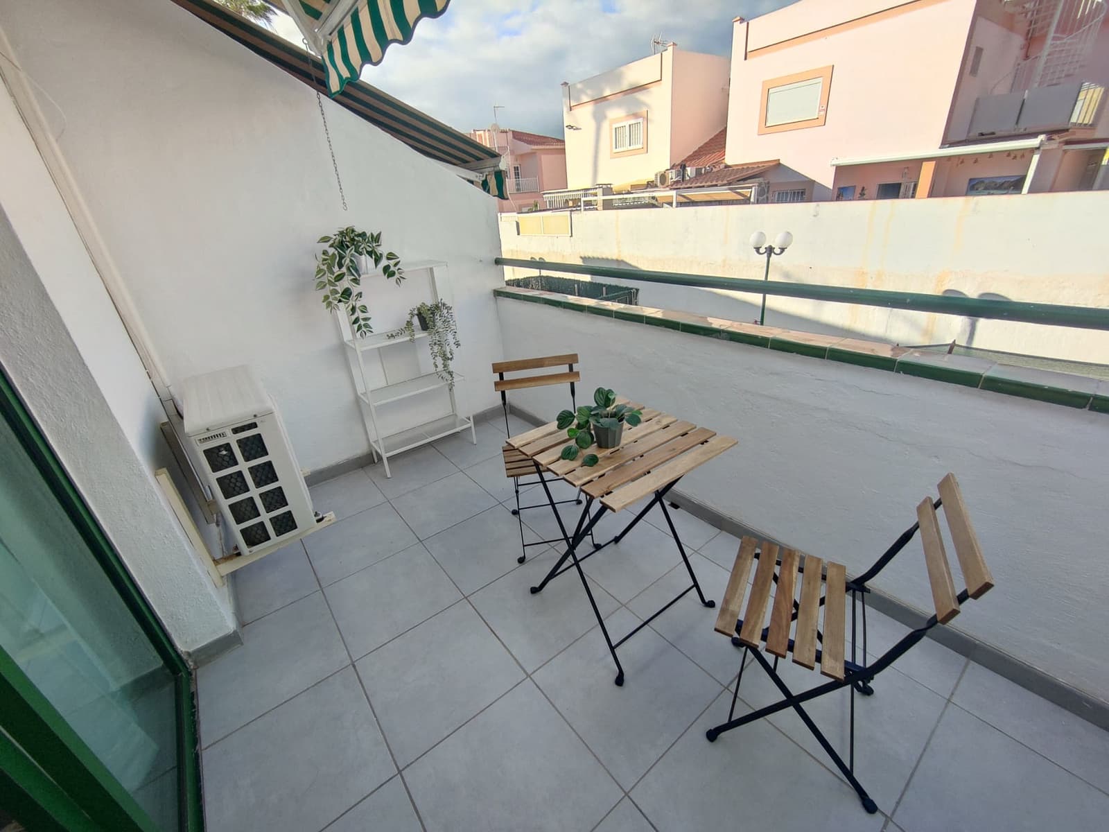 1 Zimmer Apartment zu vermieten in Sonneland mit Pool - 1.100 € (Ref: 8604821)