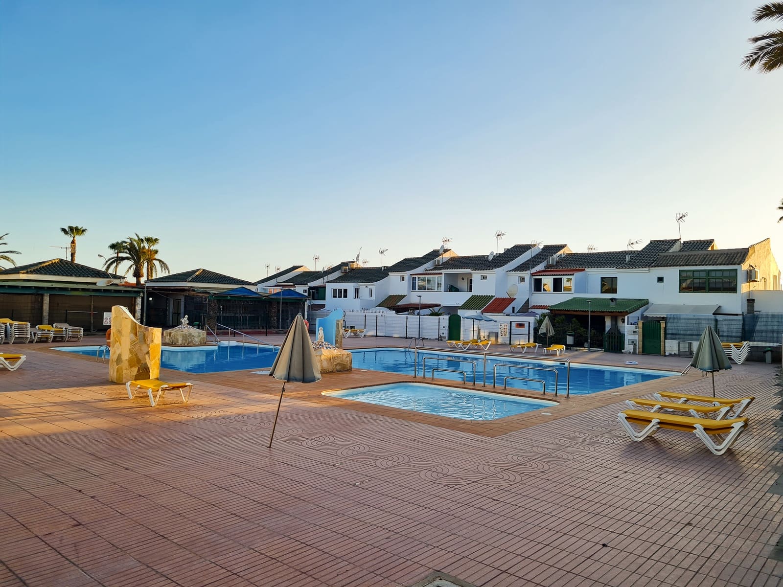 2 quarto Apartamento para arrendar em Sonneland com piscina - 1 300 € (Ref: 8903540)