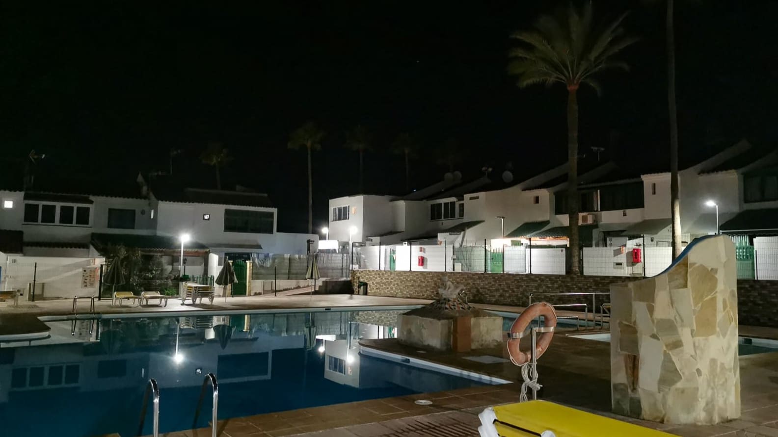 2 slaapkamer Halfvrijstaande villa te huur in Sonneland met zwembad - € 1.500 (Ref: 8994133)
