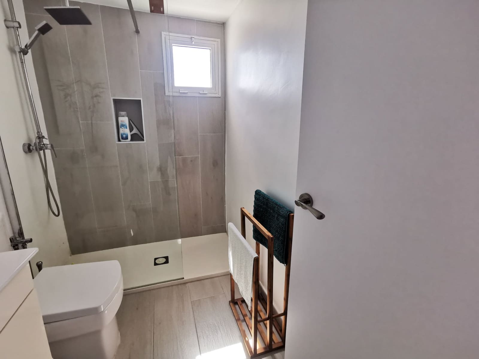 2 slaapkamer Halfvrijstaande villa te huur in Sonneland met zwembad - € 1.500 (Ref: 8994133)