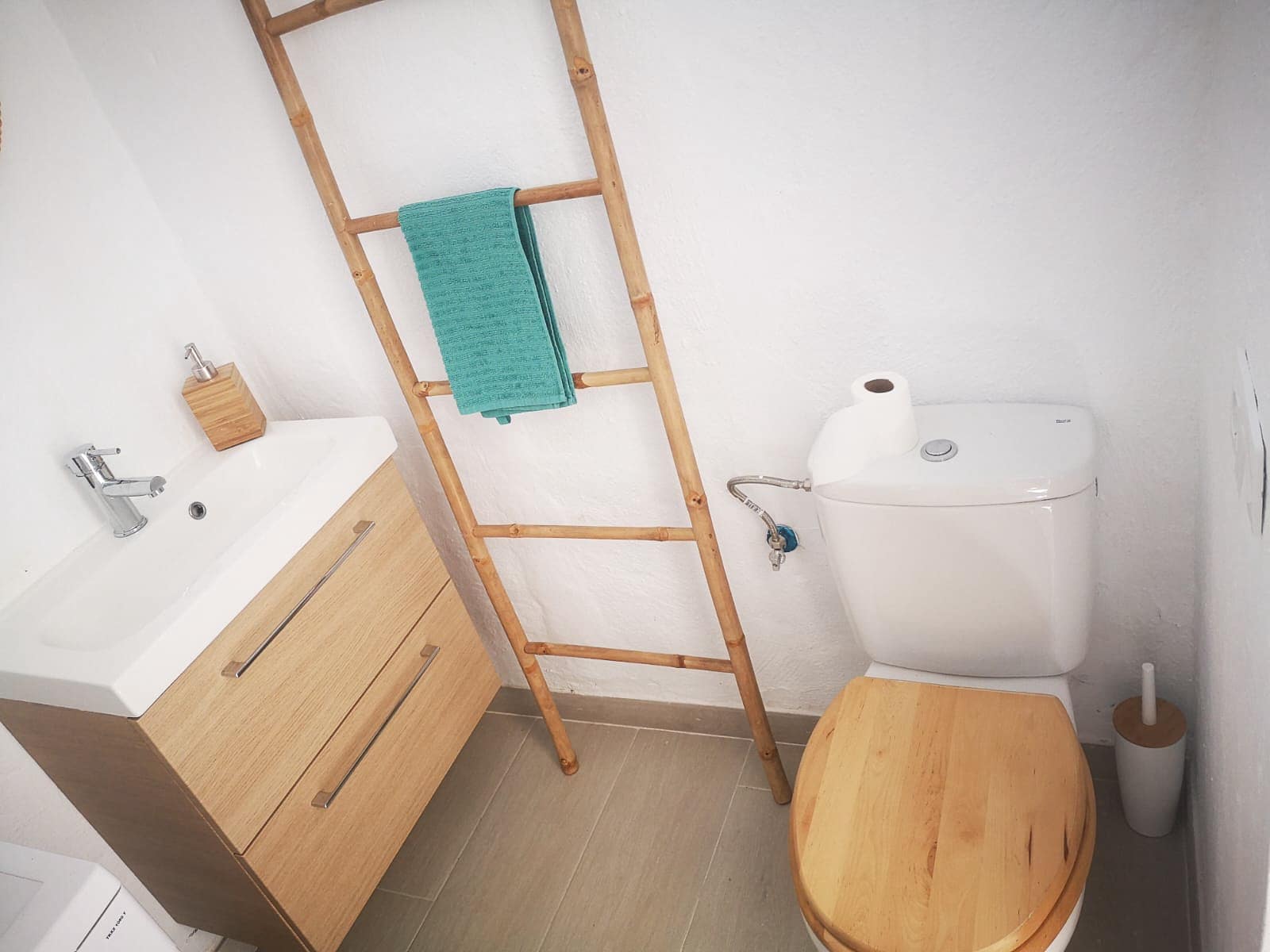 2 slaapkamer Halfvrijstaande villa te huur in Sonneland met zwembad - € 1.500 (Ref: 8994133)