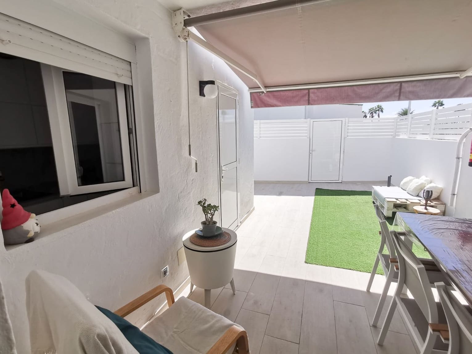 2 slaapkamer Halfvrijstaande villa te huur in Sonneland met zwembad - € 1.500 (Ref: 8994133)