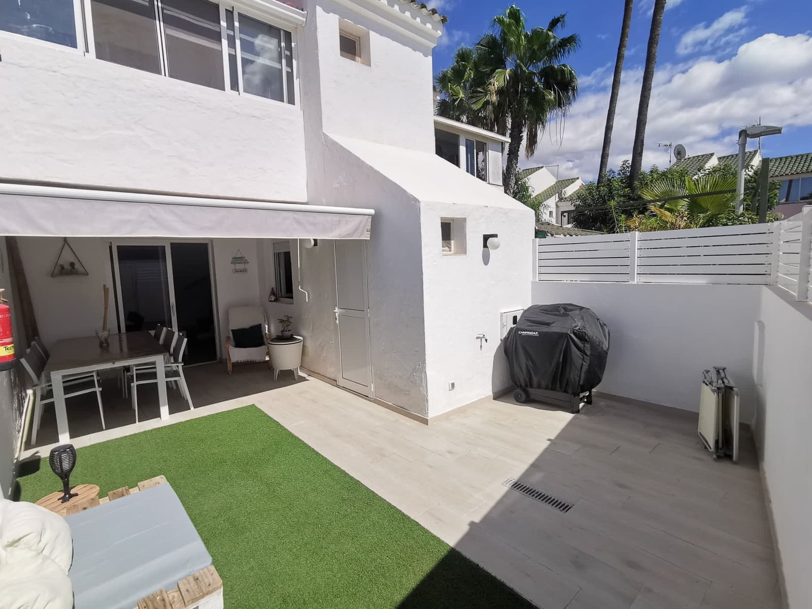 2 slaapkamer Halfvrijstaande villa te huur in Sonneland met zwembad - € 1.500 (Ref: 8994133)