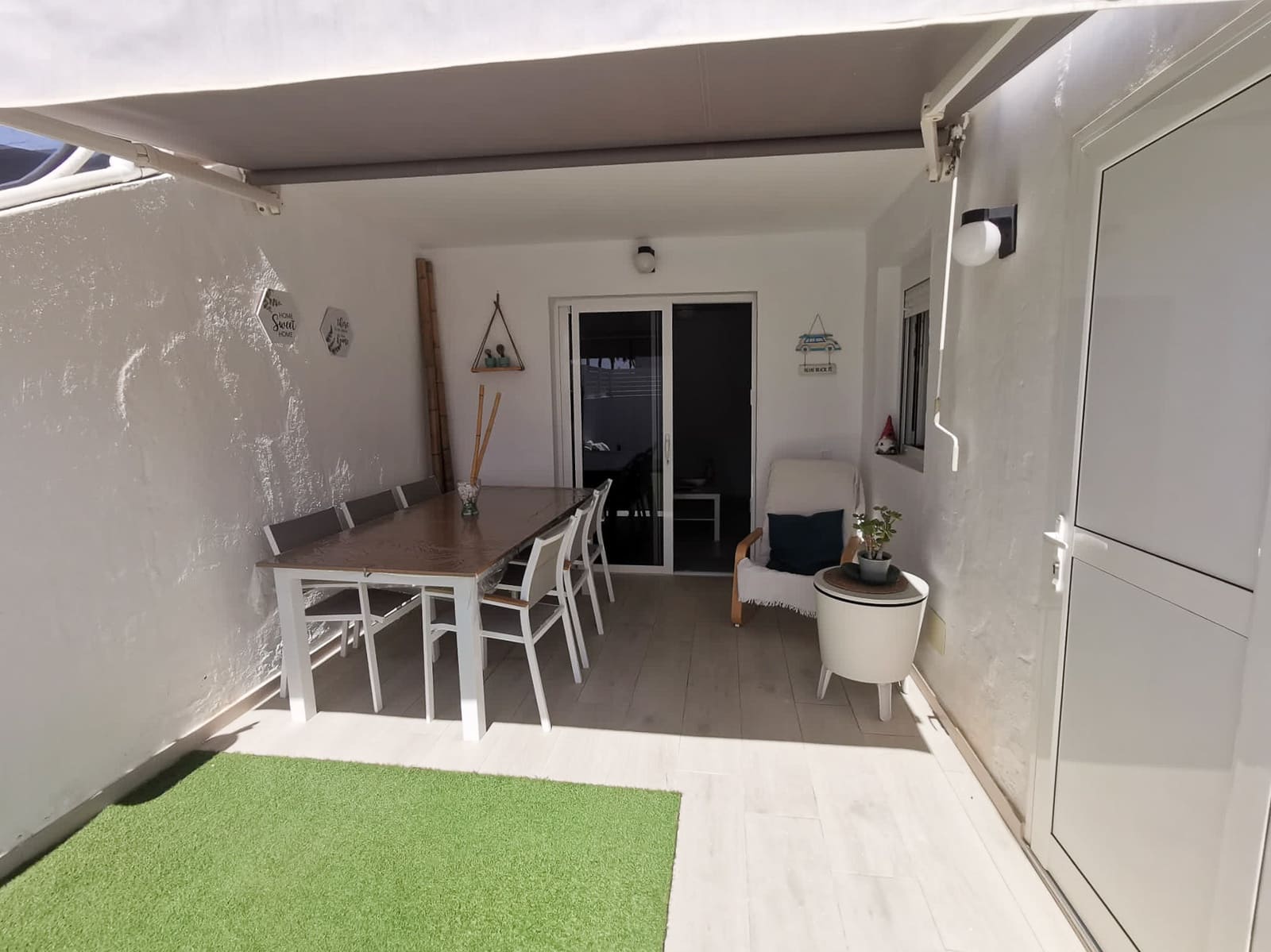 2 slaapkamer Halfvrijstaande villa te huur in Sonneland met zwembad - € 1.500 (Ref: 8994133)