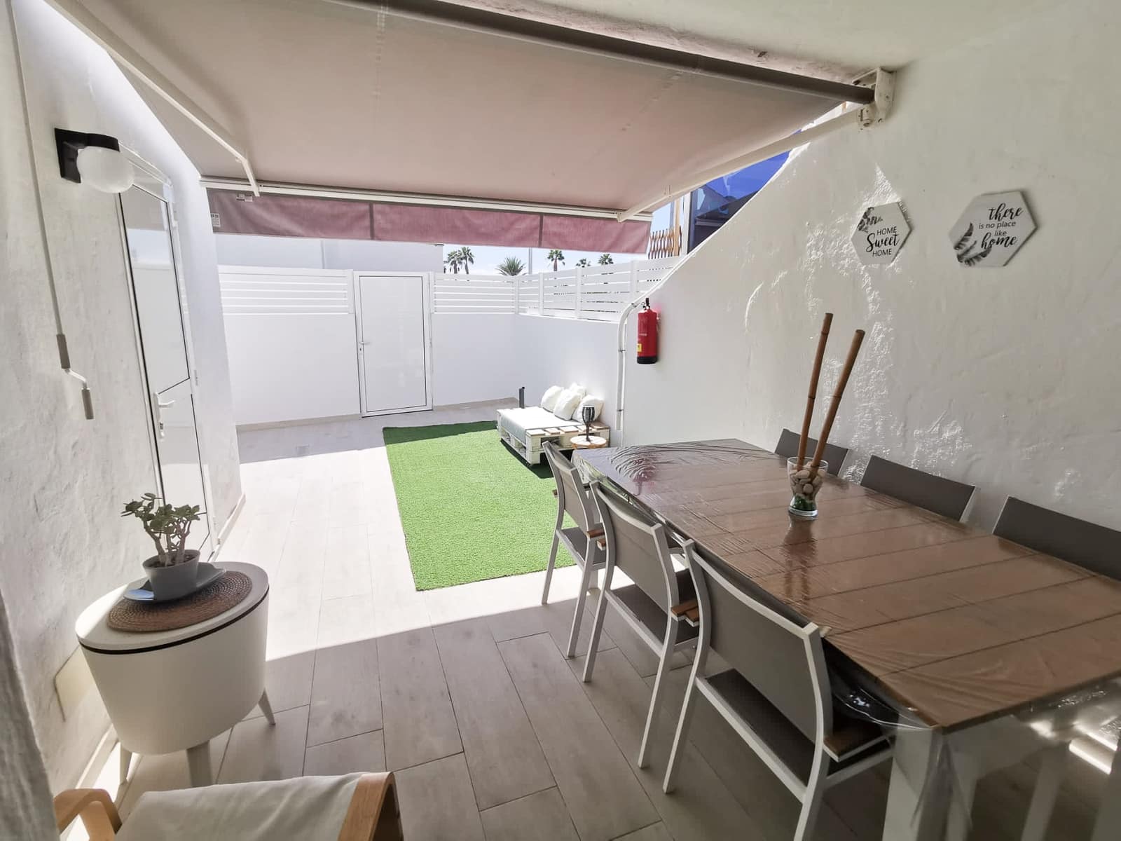 2 slaapkamer Halfvrijstaande villa te huur in Sonneland met zwembad - € 1.500 (Ref: 8994133)