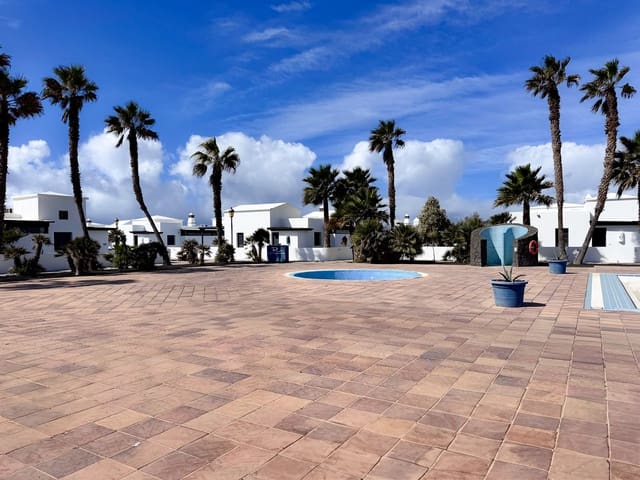 2 soveværelse Bungalow til salg i Playa Blanca, Yaiza med swimmingpool - € 275.000 (Ref: 8996308)