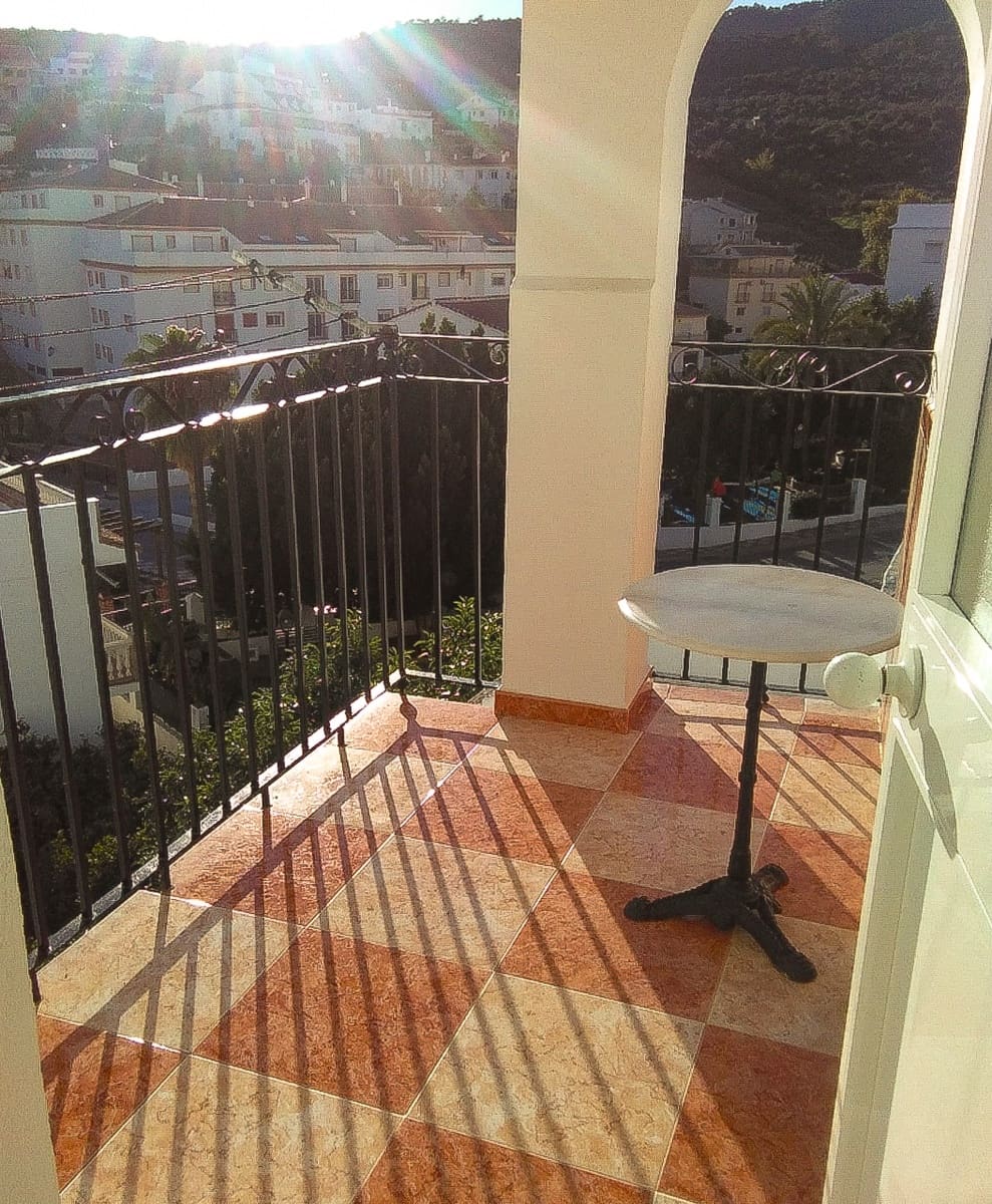 8 soveværelse Semi-Rækkehus til salg i Tolox - € 270.000 (Ref: 9008393)