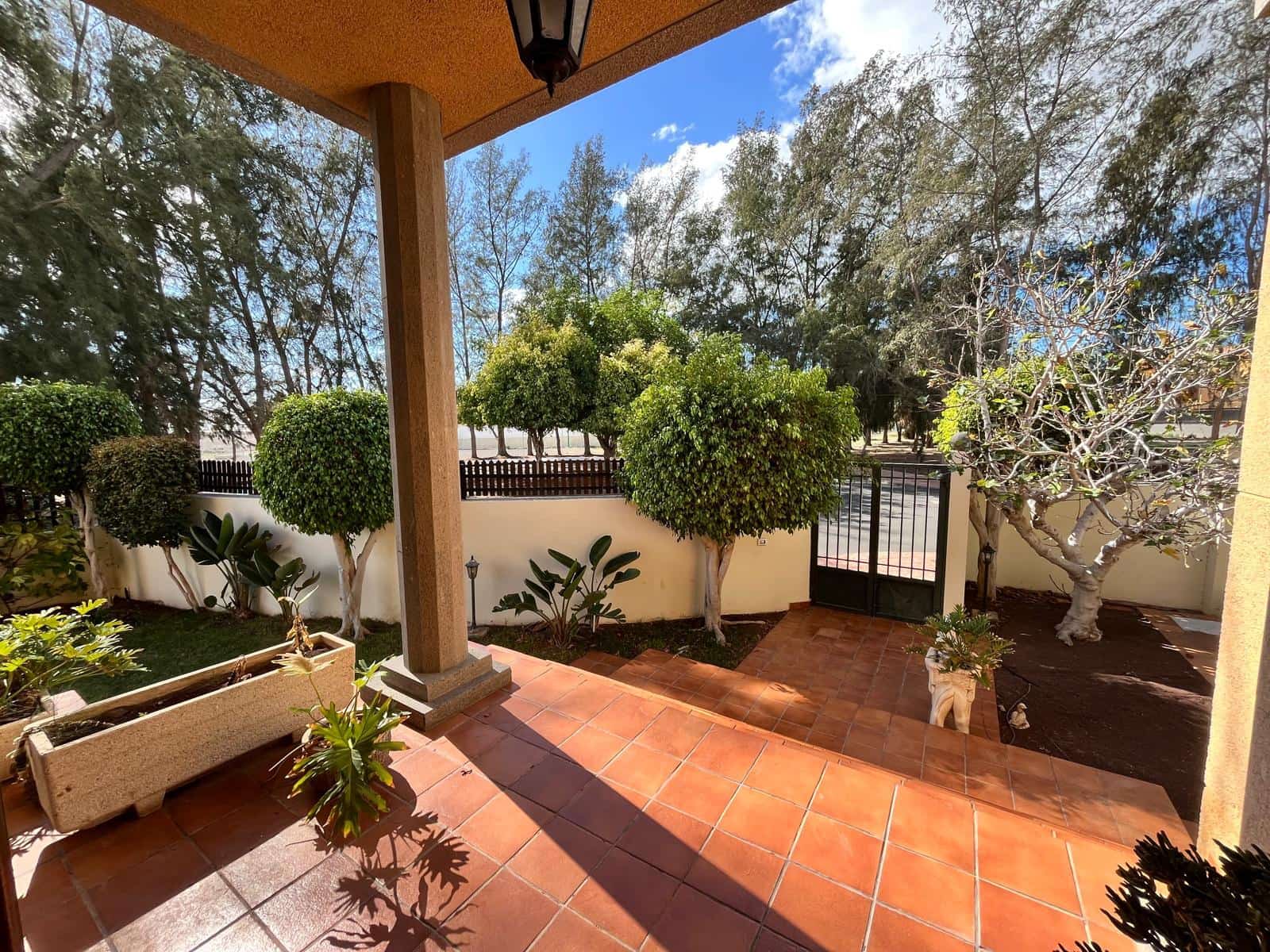 5 slaapkamer Villa te koop in Meloneras met zwembad garage - € 1.950.000 (Ref: 9521325)