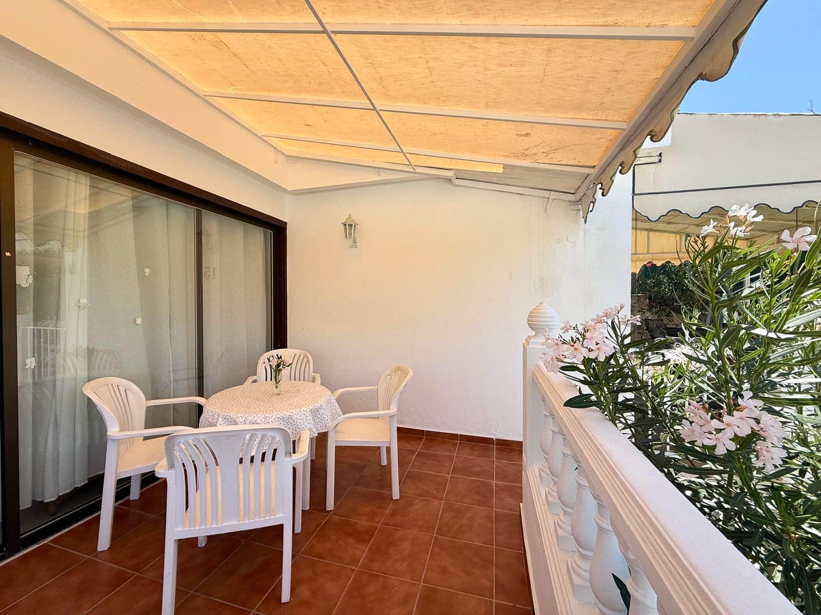 1 sypialnia Apartament do wynajęcia w Puerto Rico z basenem - 1 300 € (Ref: 9707612)