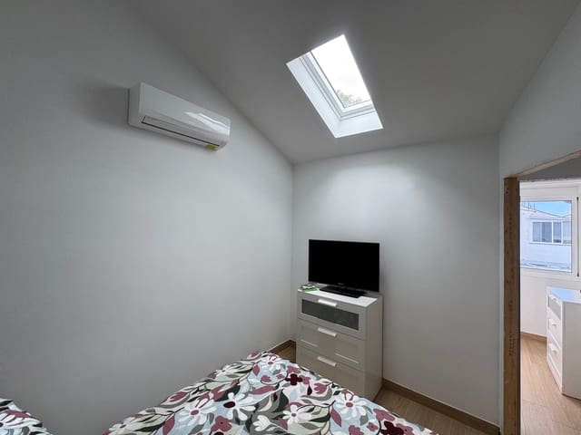 2 makuuhuone Rivitalo vuokrattavana paikassa Sonneland, San Bartolomé de Tirajana mukana uima-altaan 
autotalli - 1 350 € (Ref: 9764930)