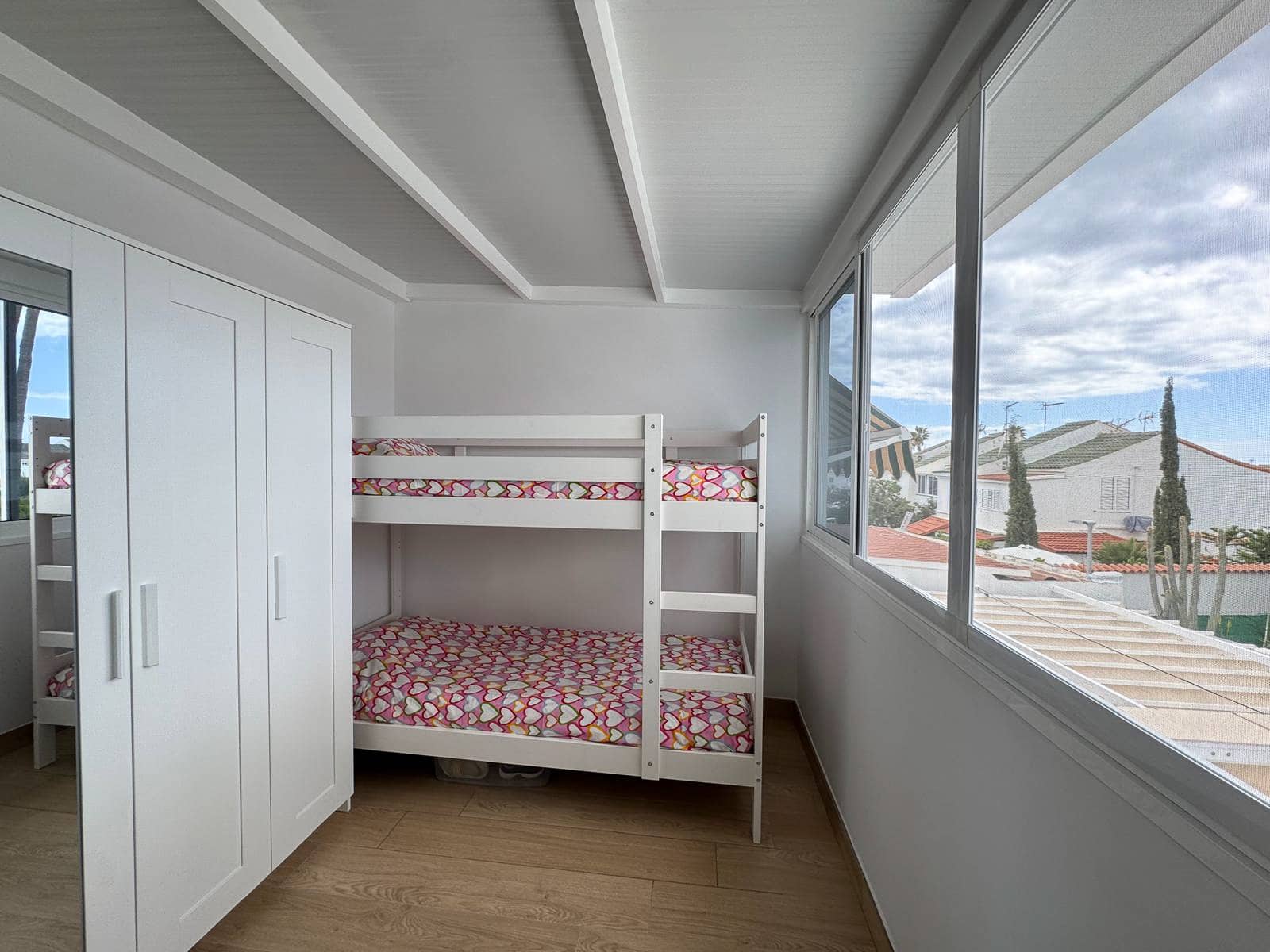 2 makuuhuone Rivitalo vuokrattavana paikassa Sonneland mukana uima-altaan 
autotalli - 1 350 € (Ref: 9764930)