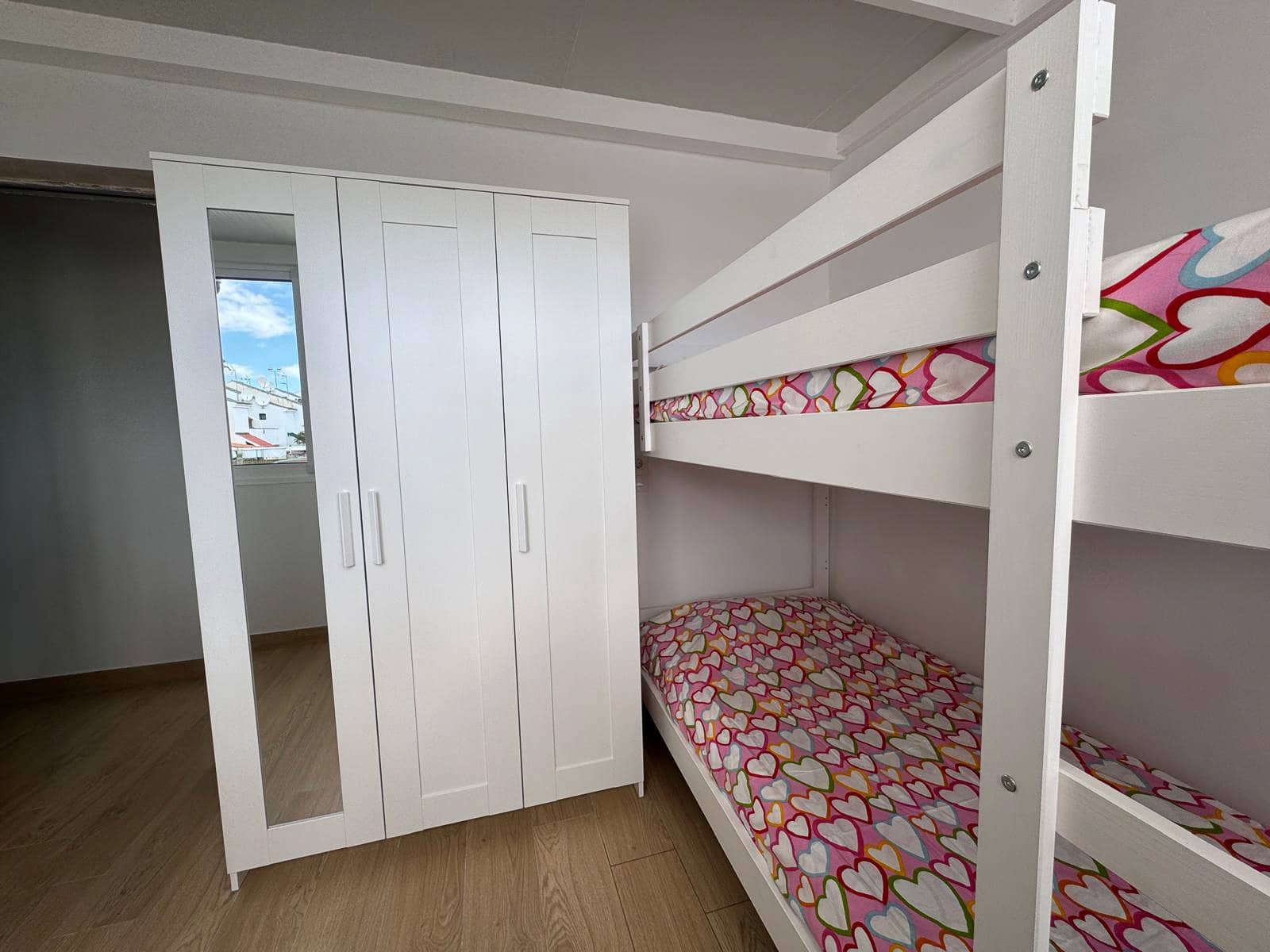 2 makuuhuone Rivitalo vuokrattavana paikassa Sonneland mukana uima-altaan 
autotalli - 1 350 € (Ref: 9764930)