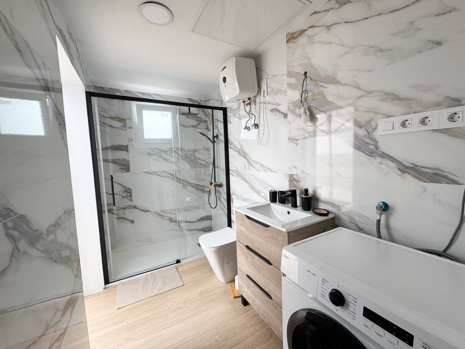 2 makuuhuone Rivitalo vuokrattavana paikassa Sonneland mukana uima-altaan 
autotalli - 1 350 € (Ref: 9764930)