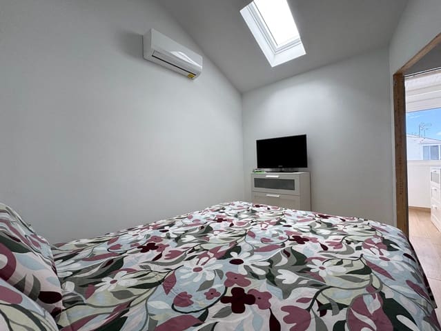 2 makuuhuone Rivitalo vuokrattavana paikassa Sonneland, San Bartolomé de Tirajana mukana uima-altaan 
autotalli - 1 350 € (Ref: 9764930)