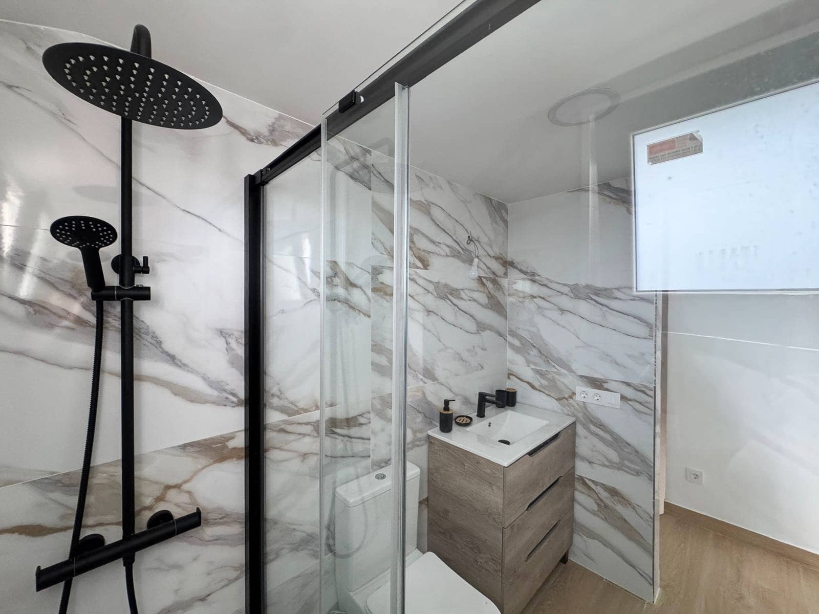 2 makuuhuone Rivitalo vuokrattavana paikassa Sonneland mukana uima-altaan 
autotalli - 1 350 € (Ref: 9764930)