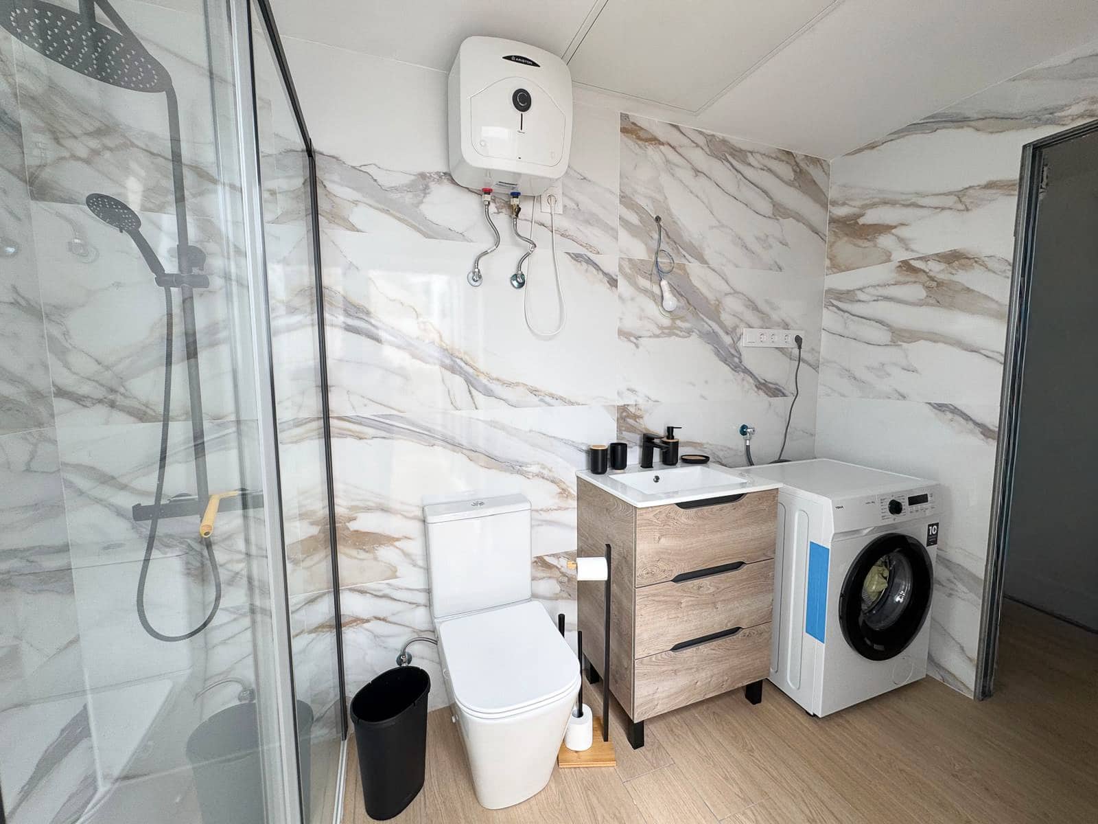 2 makuuhuone Rivitalo vuokrattavana paikassa Sonneland mukana uima-altaan 
autotalli - 1 350 € (Ref: 9764930)