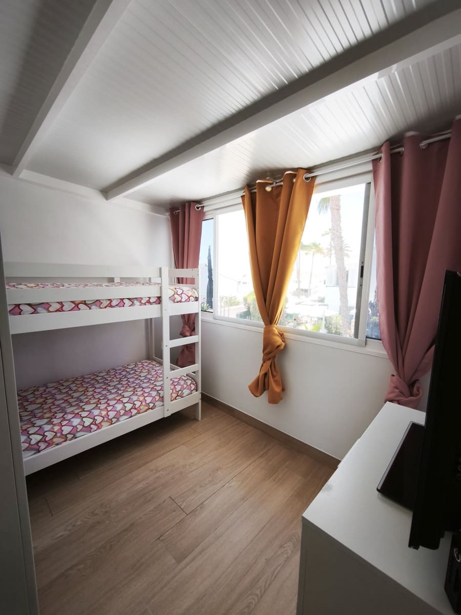 2 bedroom Terraced Villa for rent in Sonneland with pool garage - € 1,350 (Ref: 9764930)